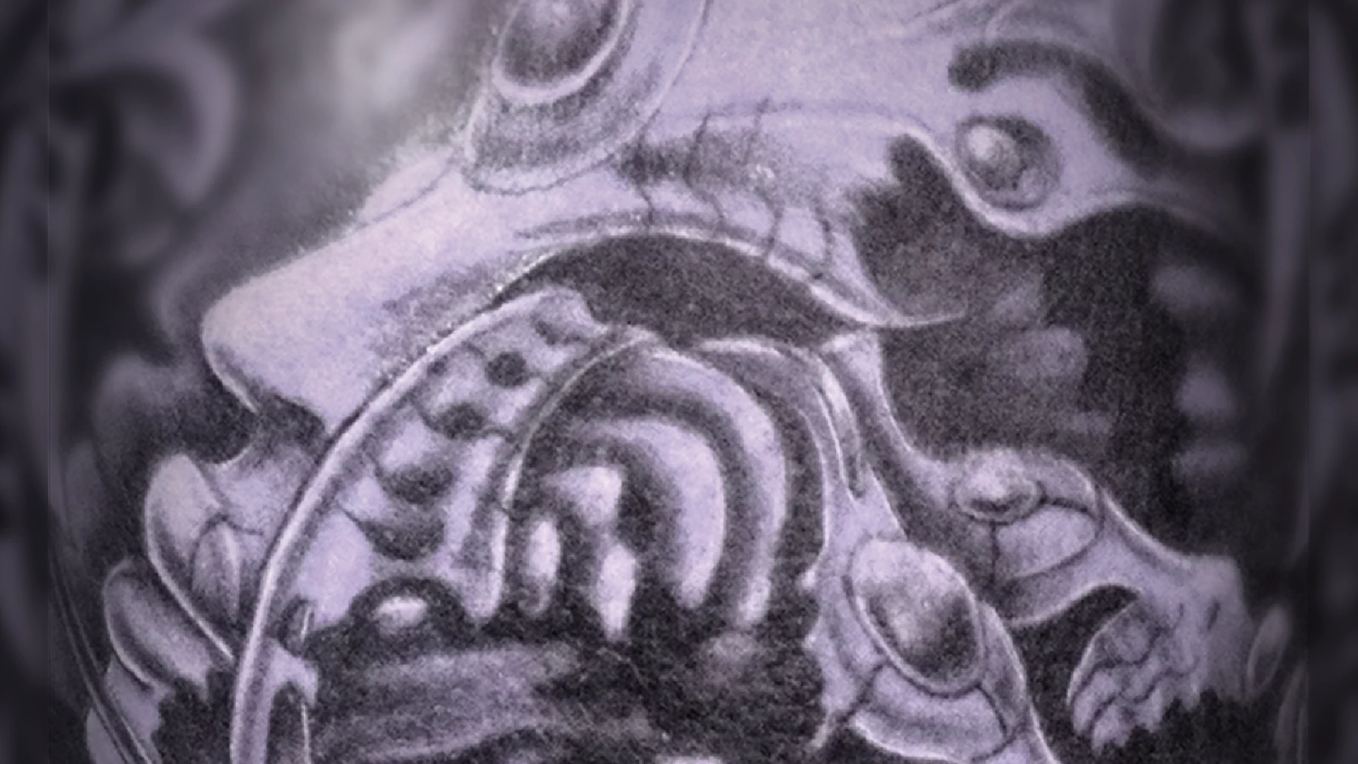 Tatouage biomécanique cyberpunk à Montréal – Kryoïde Tattoo (Laval • Québec)